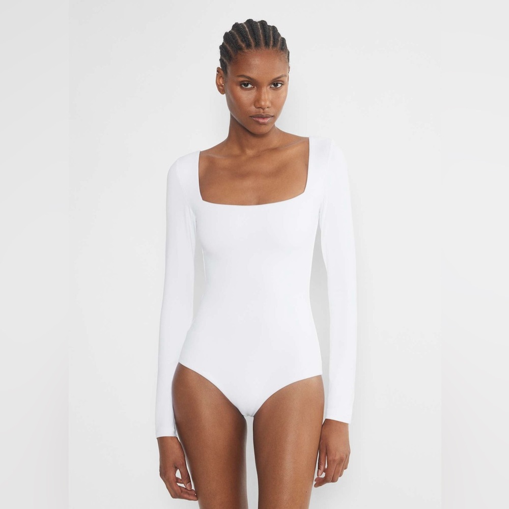 Like New Aritzia Original Contour Squareneck Bodysuit in Bright White - Size S